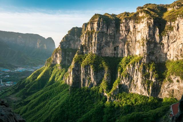 太行山悬崖18人安全转移1人突发疾病遇难冰球突破技巧19人徒步团被困河南辉县南