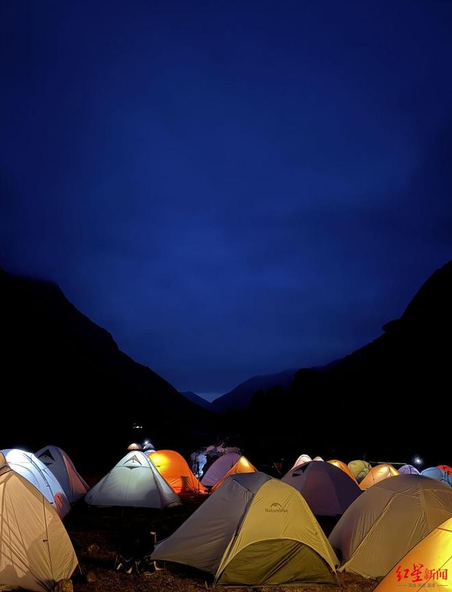 太行山悬崖18人安全转移1人突发疾病遇难冰球突破技巧19人徒步团被困河南辉县南(图5) 太行山悬崖18人安全转移1人突发疾病遇难冰球突破技巧19人徒步团被困河南辉县南(图5)